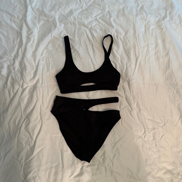 VS Lagos Bikini Set - Picture 4 of 6